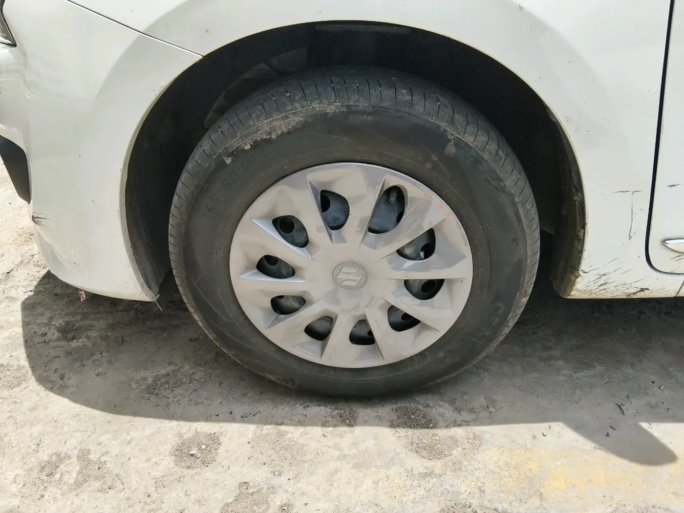 2025 Maruti Dzire VXI AMT, Petrol, Automatic, 16,527 km, tyre