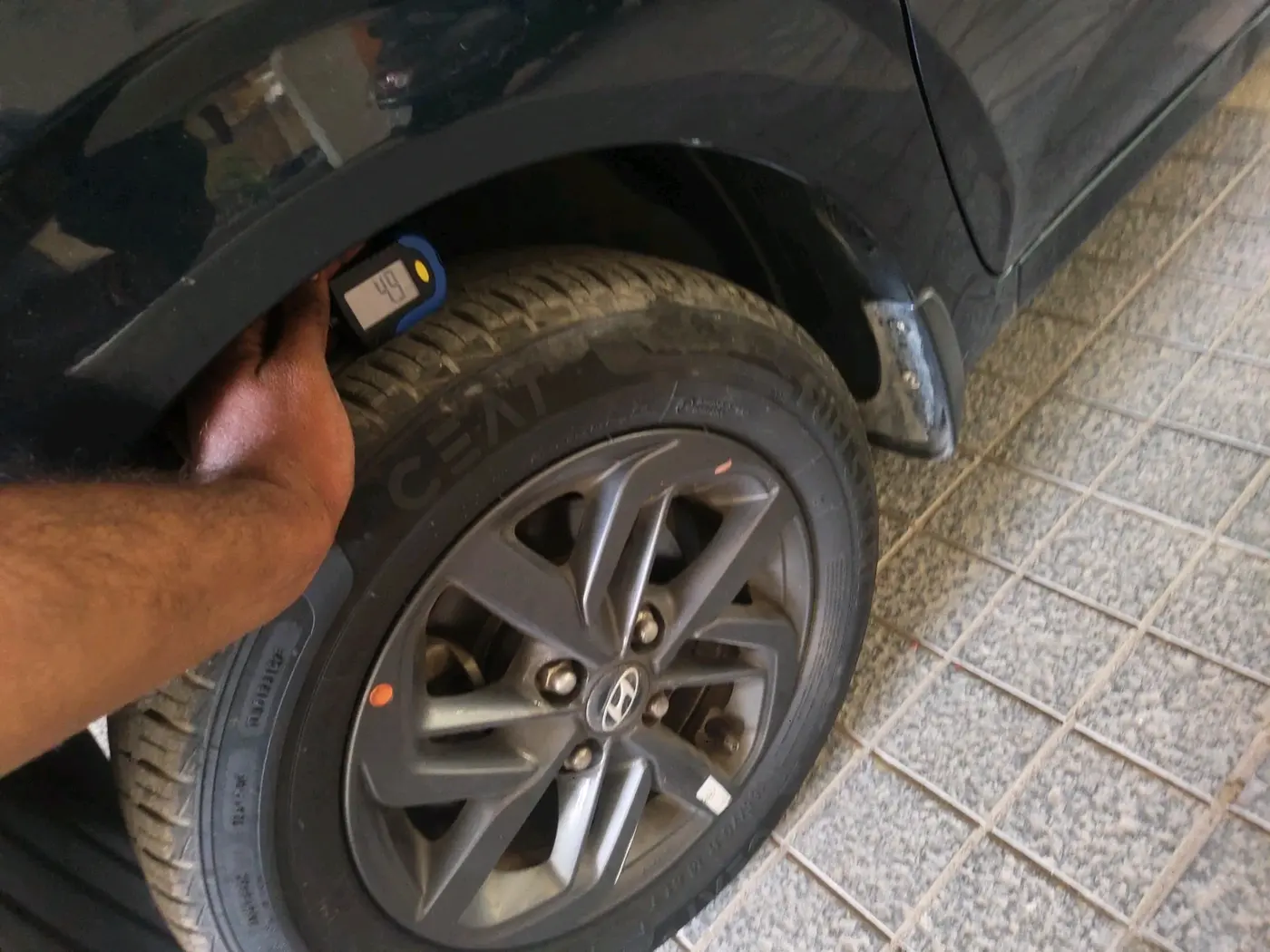 2022 Hyundai GRAND I10 NIOS SPORTZ AMT 1.2 KAPPA VTVT, Petrol, Automatic, 40,111 km, tyre