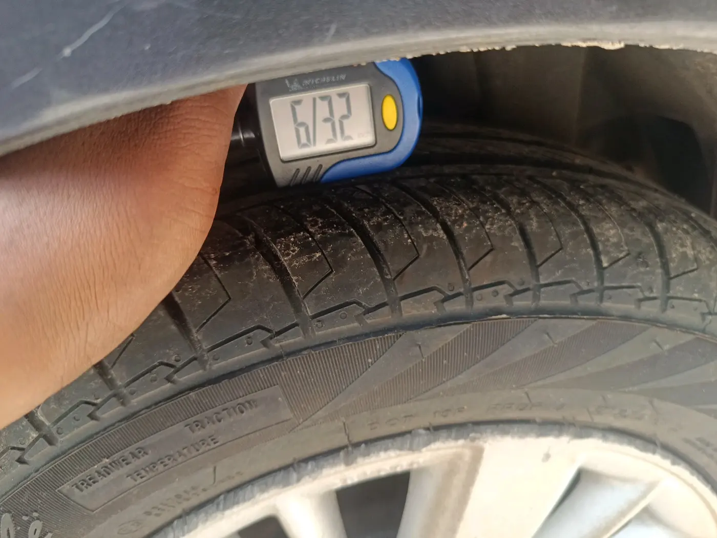 2015 Maruti Swift ZDI, Diesel, Manual, 1,40,868 km, tyre
