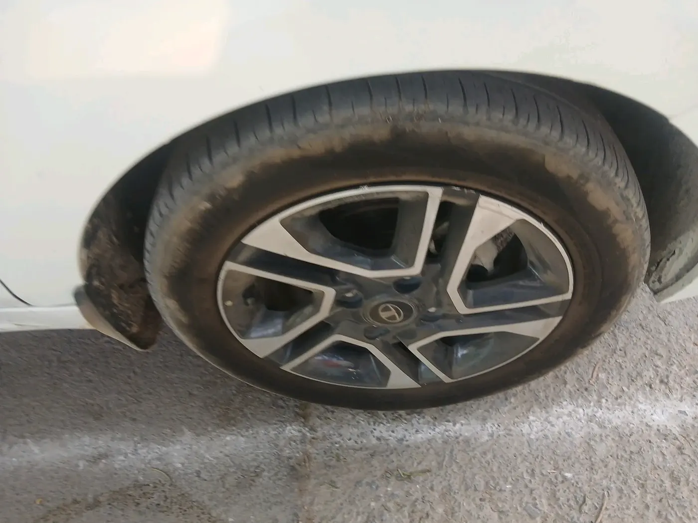 2019 Tata Tiago XZ PLUS PETROL, Petrol, Manual, 1,03,282 km, tyre