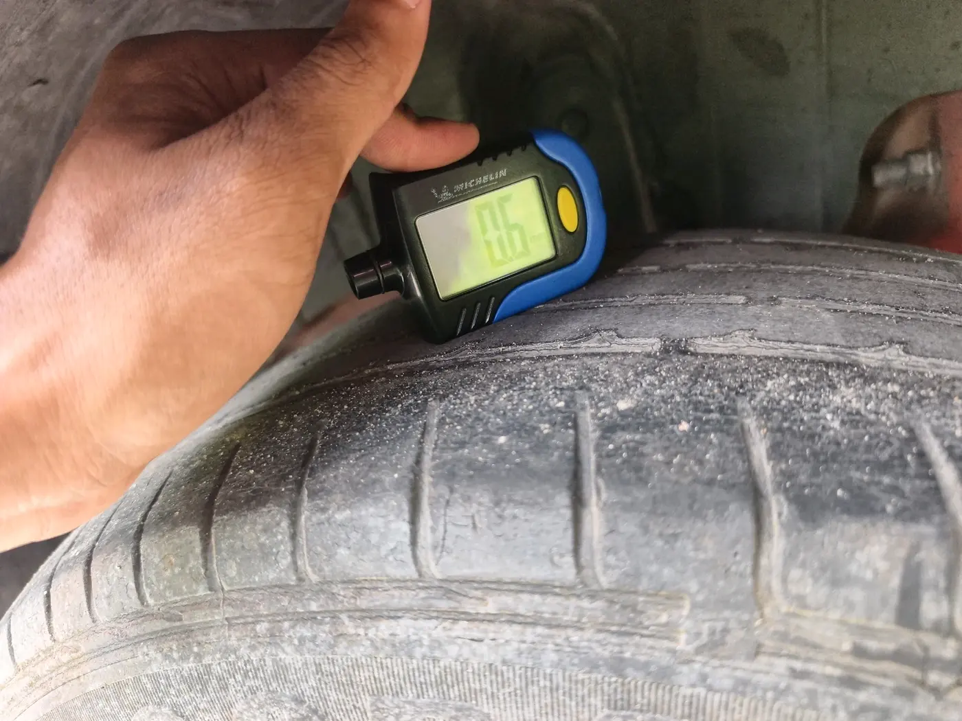 2019 Mahindra XUV300 W4 1.2 PETROL, Petrol, Manual, 76,867 km, tyre