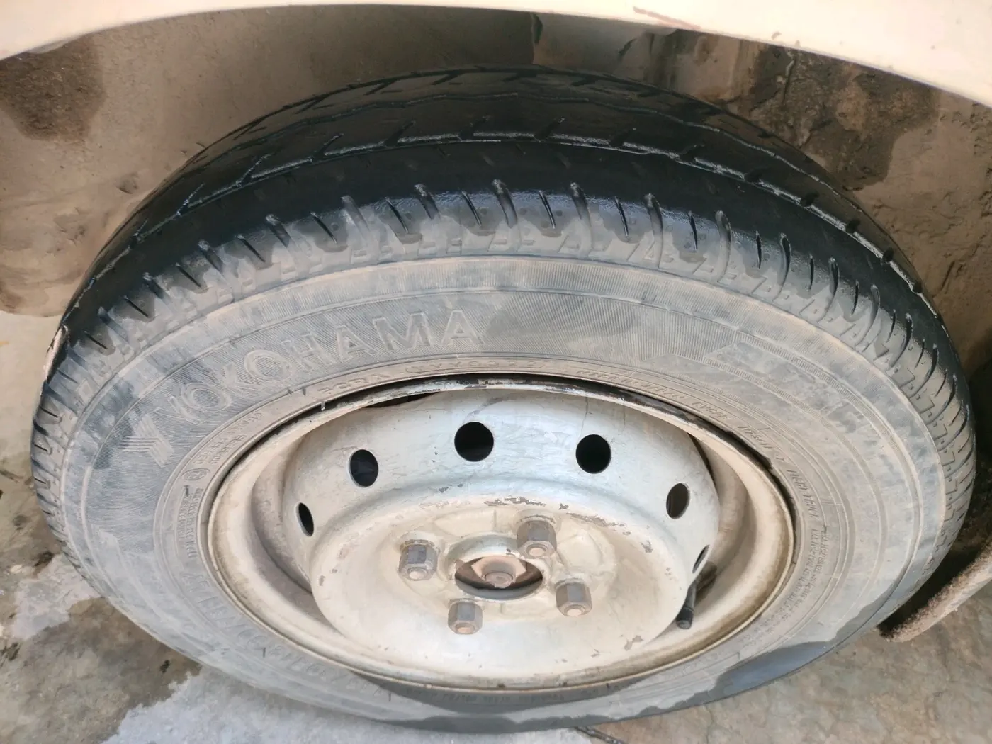 2011 Maruti Alto LXI, CNG, Manual, 1,58,406 km, tyre