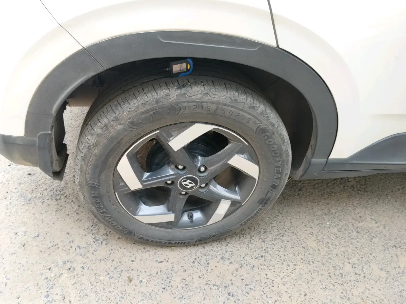 2021 Hyundai VENUE SX 1.0 TURBO, Petrol, Manual, 66,812 km, tyre