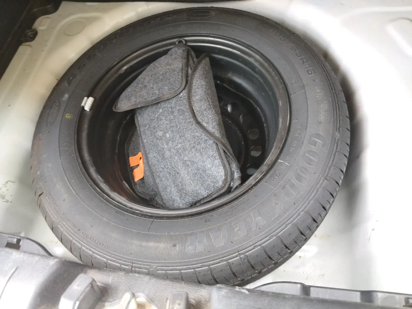 2021 Hyundai VENUE SX 1.0 TURBO, Petrol, Manual, 66,812 km, tyre