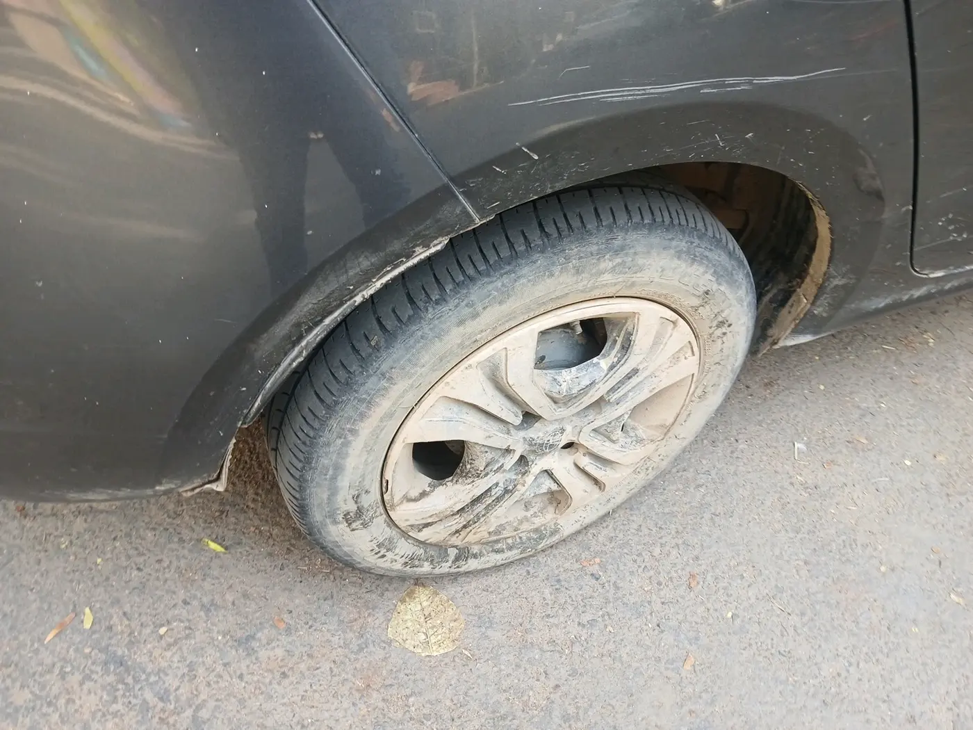 2024 Tata TIGOR XZ PLUS CNG, CNG, Manual, 47,076 km, tyre