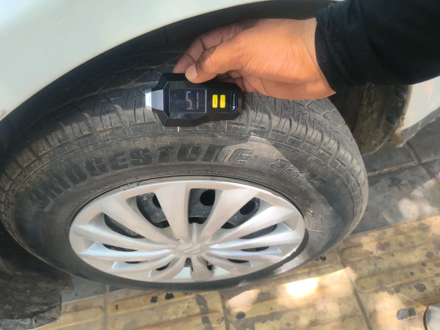 2016 Maruti Swift Dzire LXI, CNG, Manual, 1,89,257 km, tyre