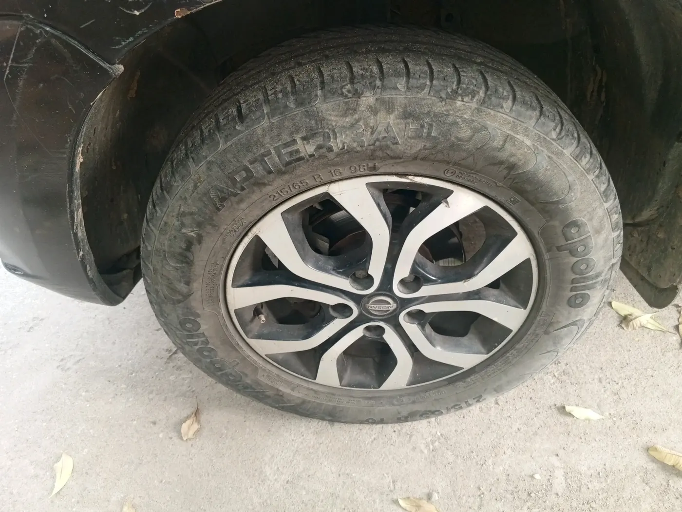 2014 Nissan Terrano XV D THP 110 PS, Diesel, Manual, 1,40,875 km, tyre