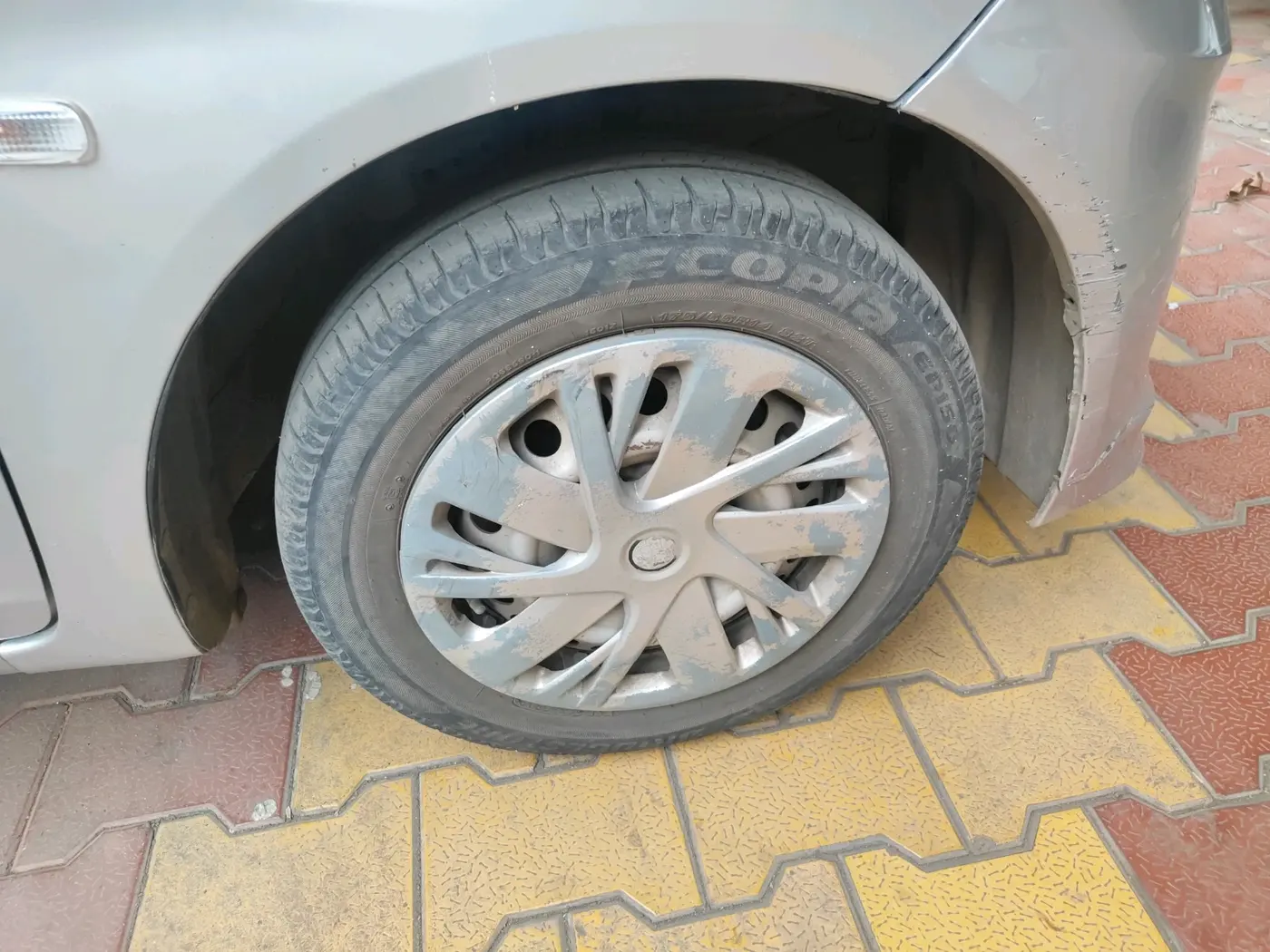 2015 Honda Amaze 1.2L I-VTEC E, Petrol, Manual, 65,466 km, tyre