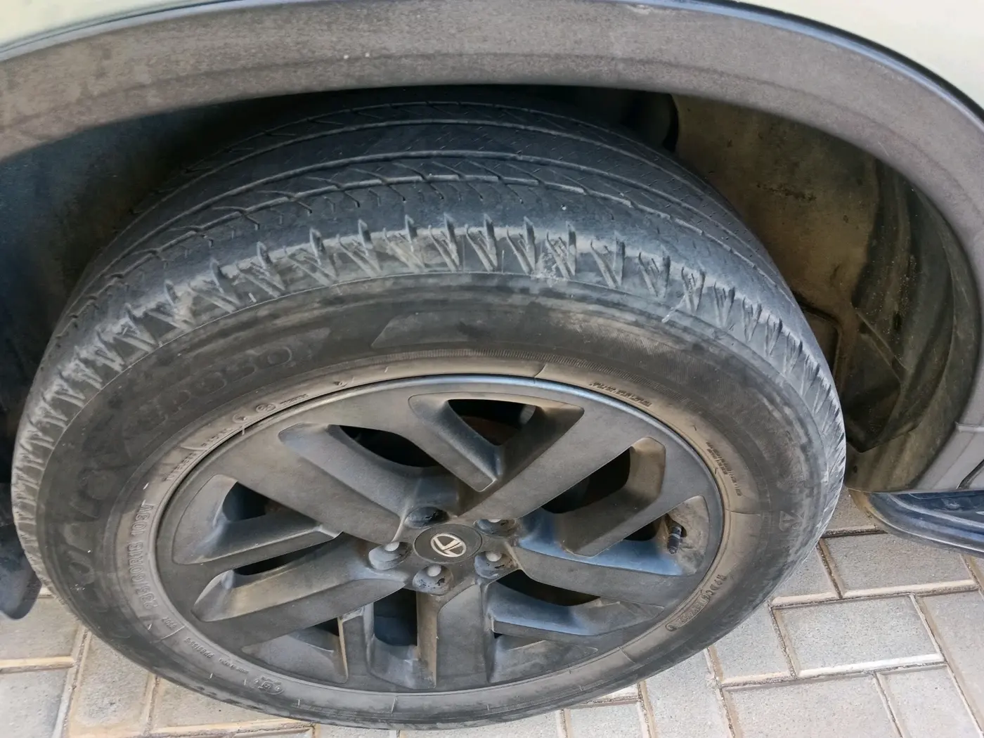 2021 Tata Safari XZA PLUS, Diesel, Automatic, 42,389 km, tyre