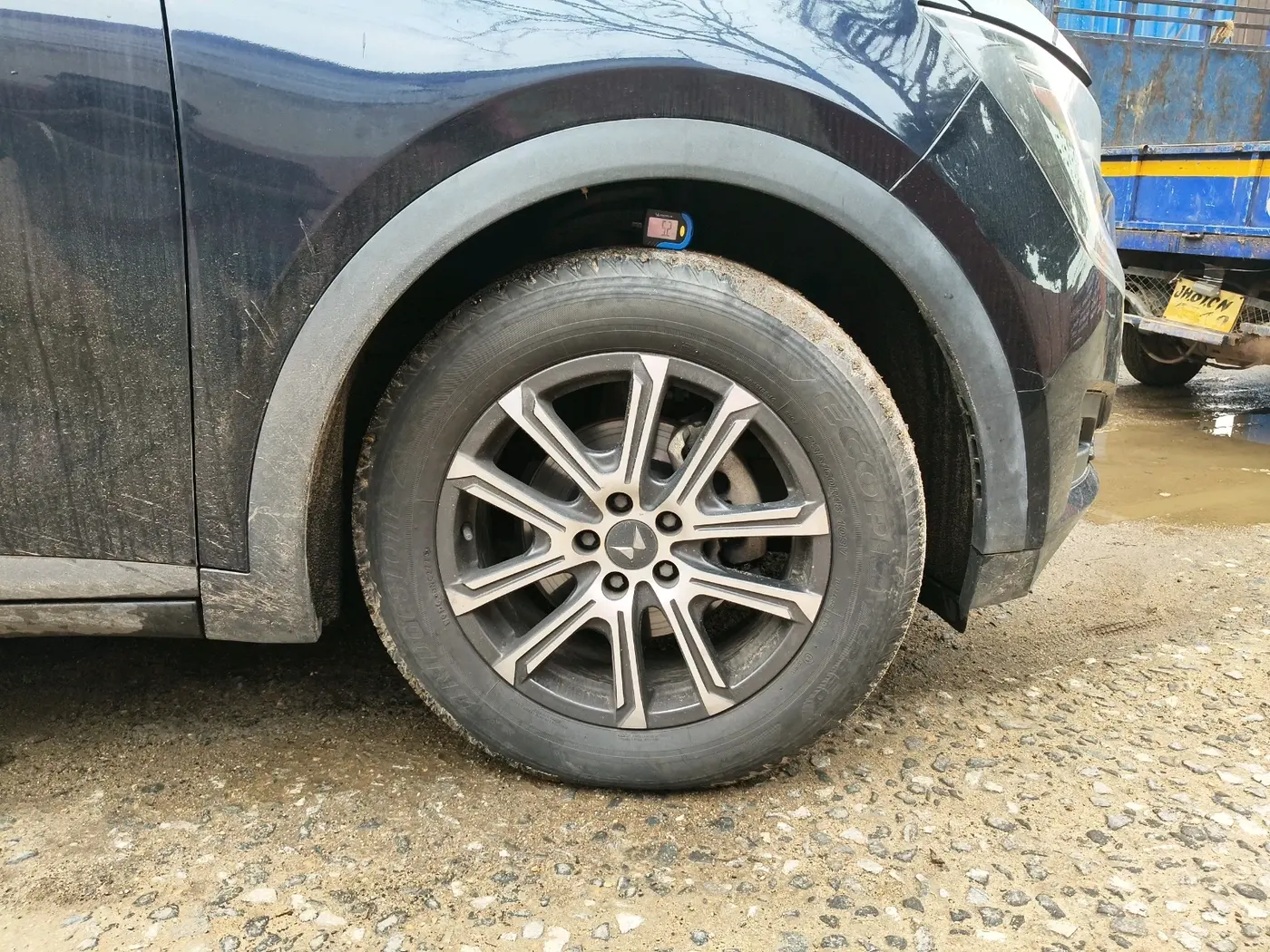 2023 Mahindra XUV700 AX 7 P MT 7 STR, Petrol, Manual, 41,697 km, tyre