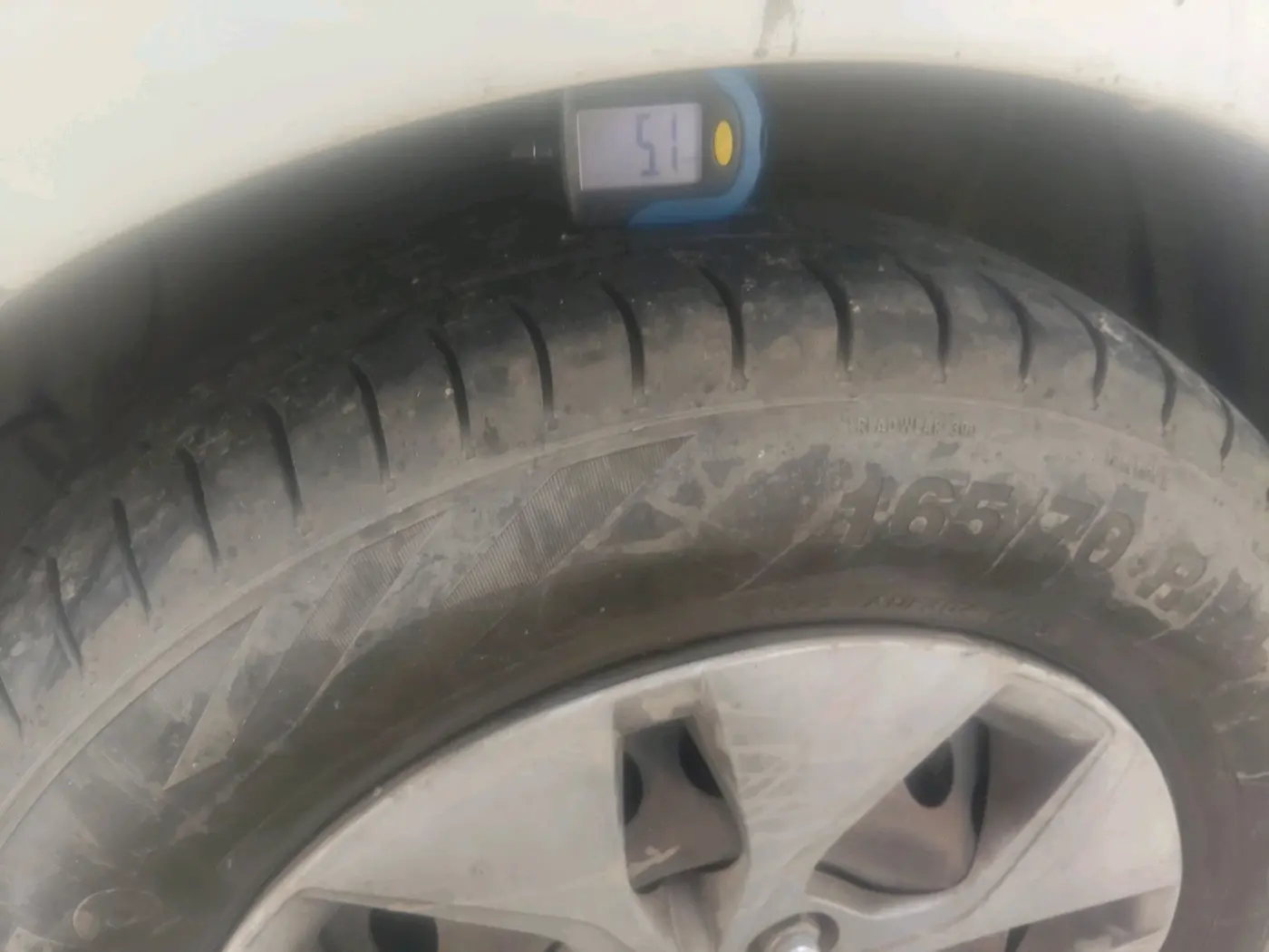 2018 Hyundai Xcent E+, CNG, Manual, 4,23,535 km, tyre