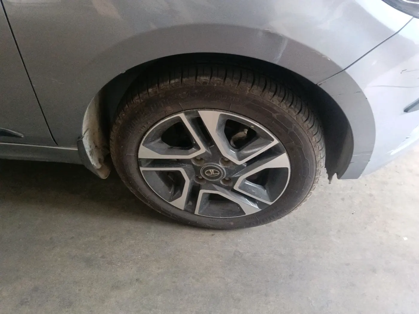 2019 Tata Tiago XZA PLUS PETROL, Petrol, Automatic, 47,727 km, tyre