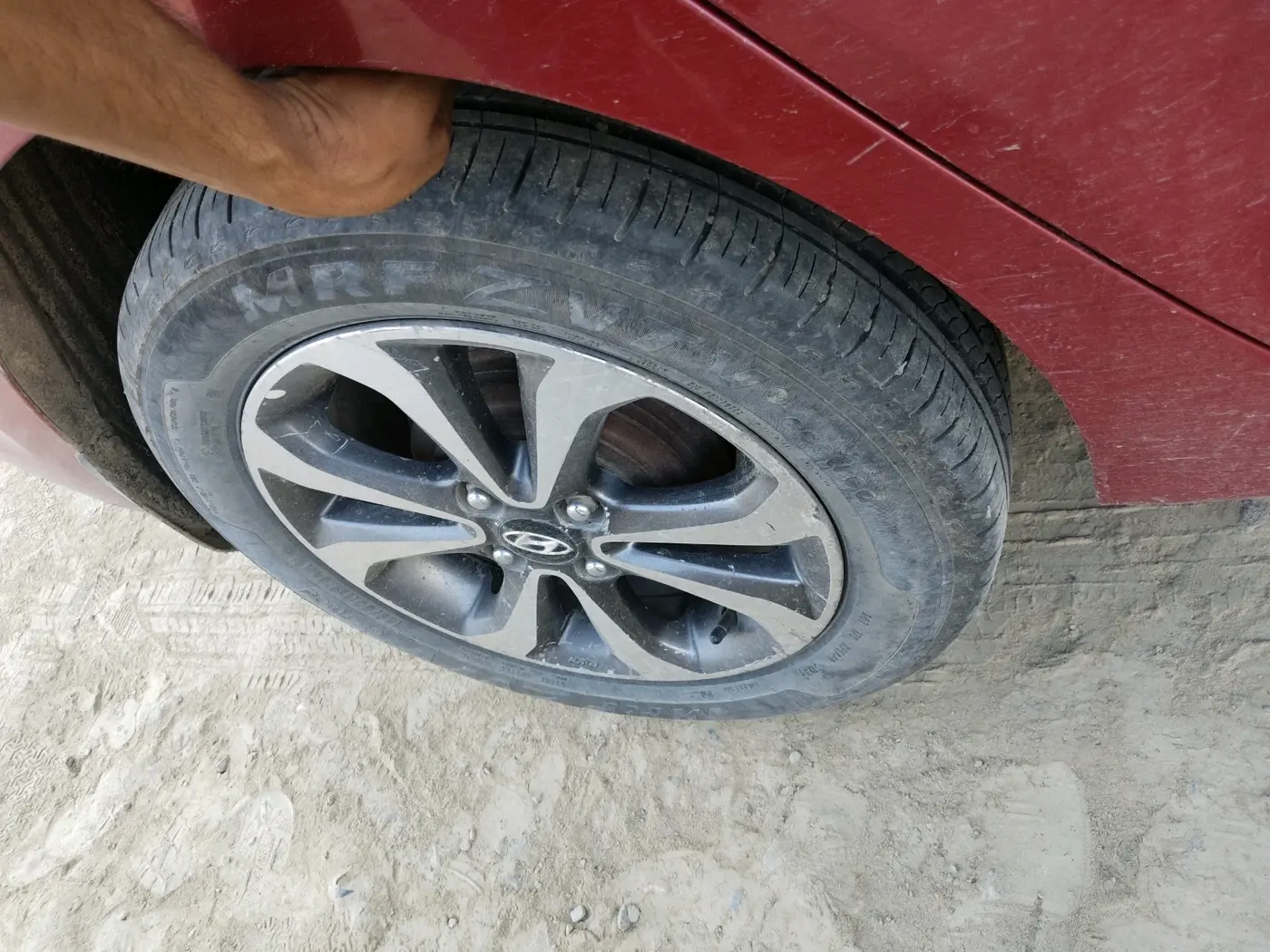 2014 Hyundai Xcent SX 1.2, Petrol, Manual, 1,08,769 km, tyre