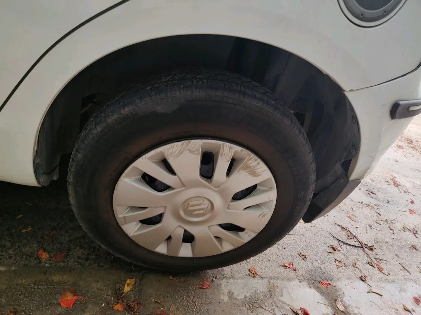 2013 Maruti Swift VXI, Petrol, Manual, 61,137 km, tyre