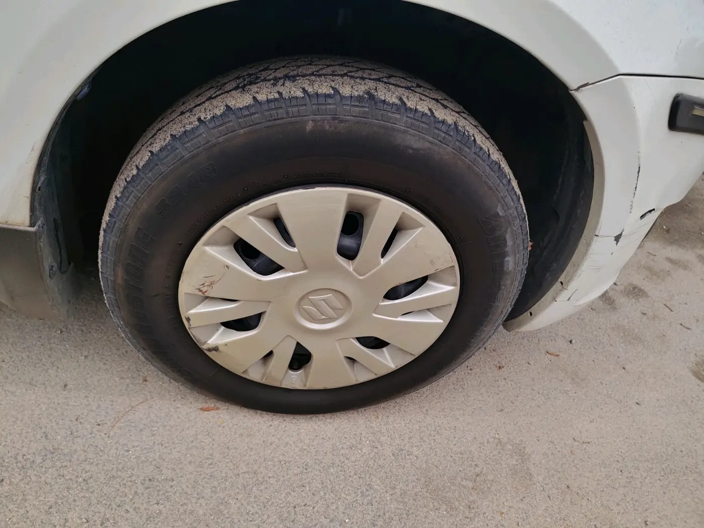 2013 Maruti Swift VXI, Petrol, Manual, 61,137 km, tyre
