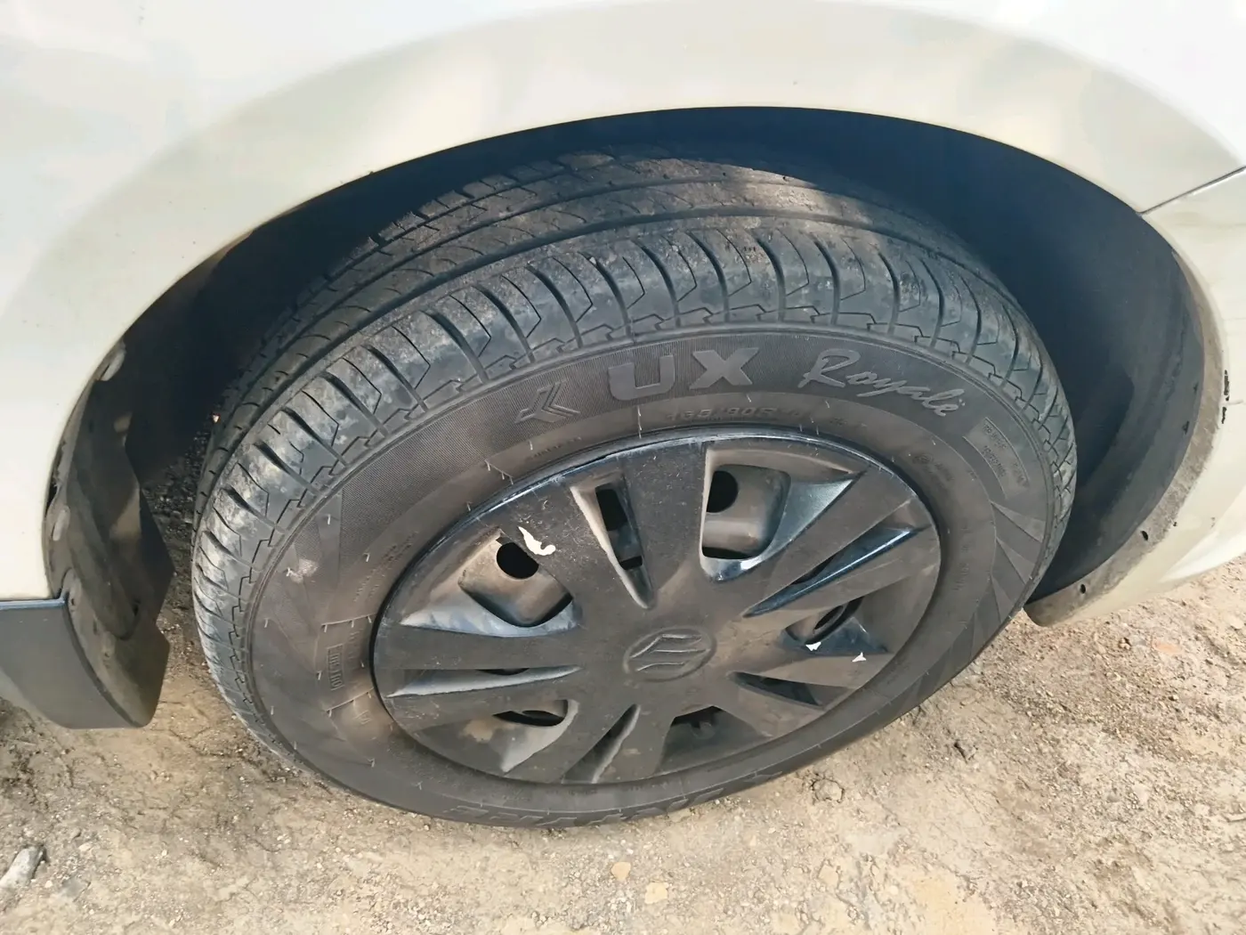 2014 Maruti Swift Dzire VXI, CNG, Manual, 1,10,976 km, tyre
