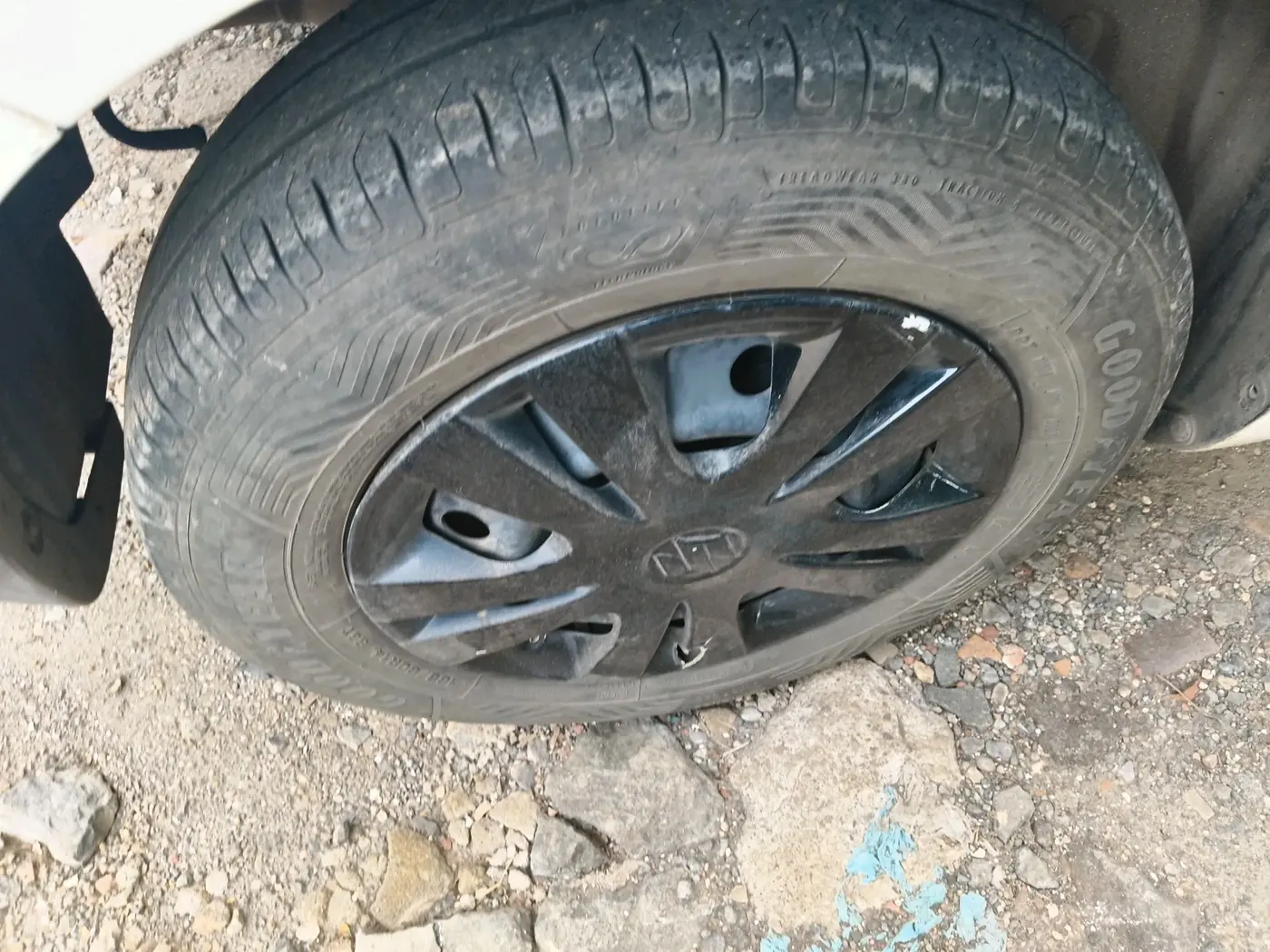 2014 Maruti Swift Dzire VXI, CNG, Manual, 1,10,976 km, tyre