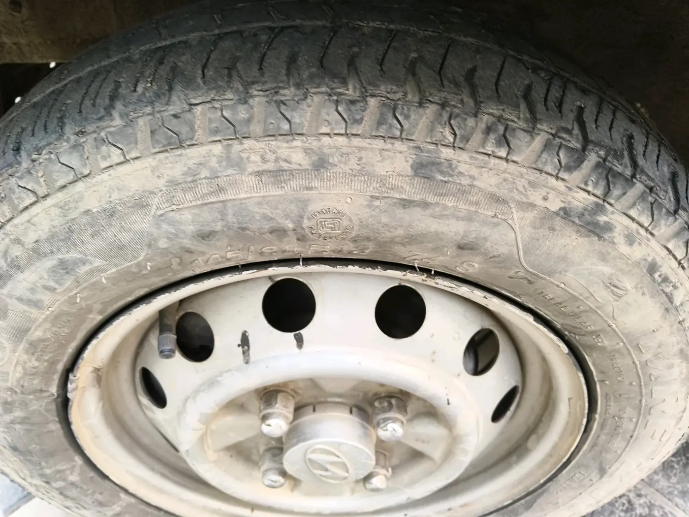 2011 Hyundai Eon ERA, Petrol, Manual, 82,530 km, tyre