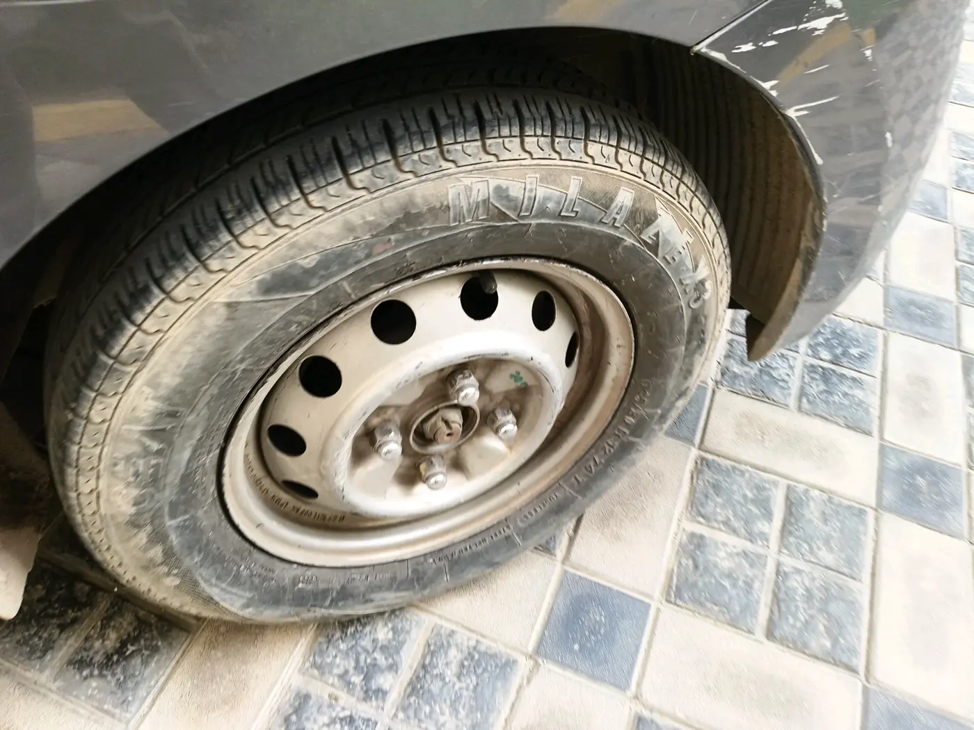 2011 Hyundai Eon ERA, Petrol, Manual, 82,530 km, tyre
