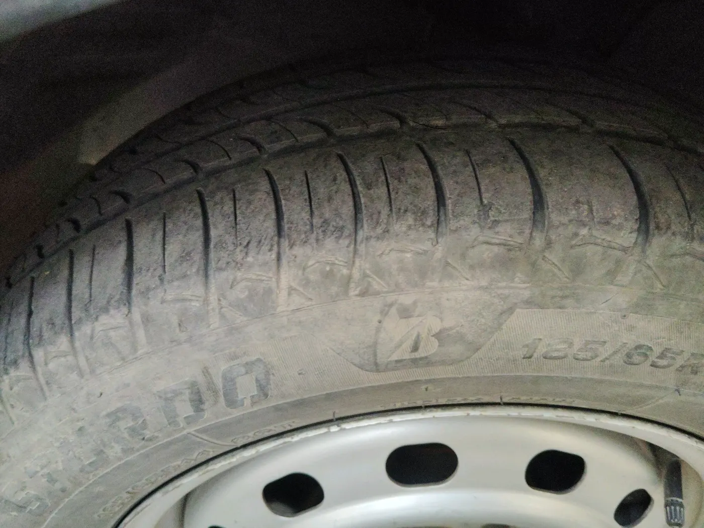 2018 Mahindra KUV 100 NXT K2 D 6S, Diesel, Manual, 1,06,224 km, tyre