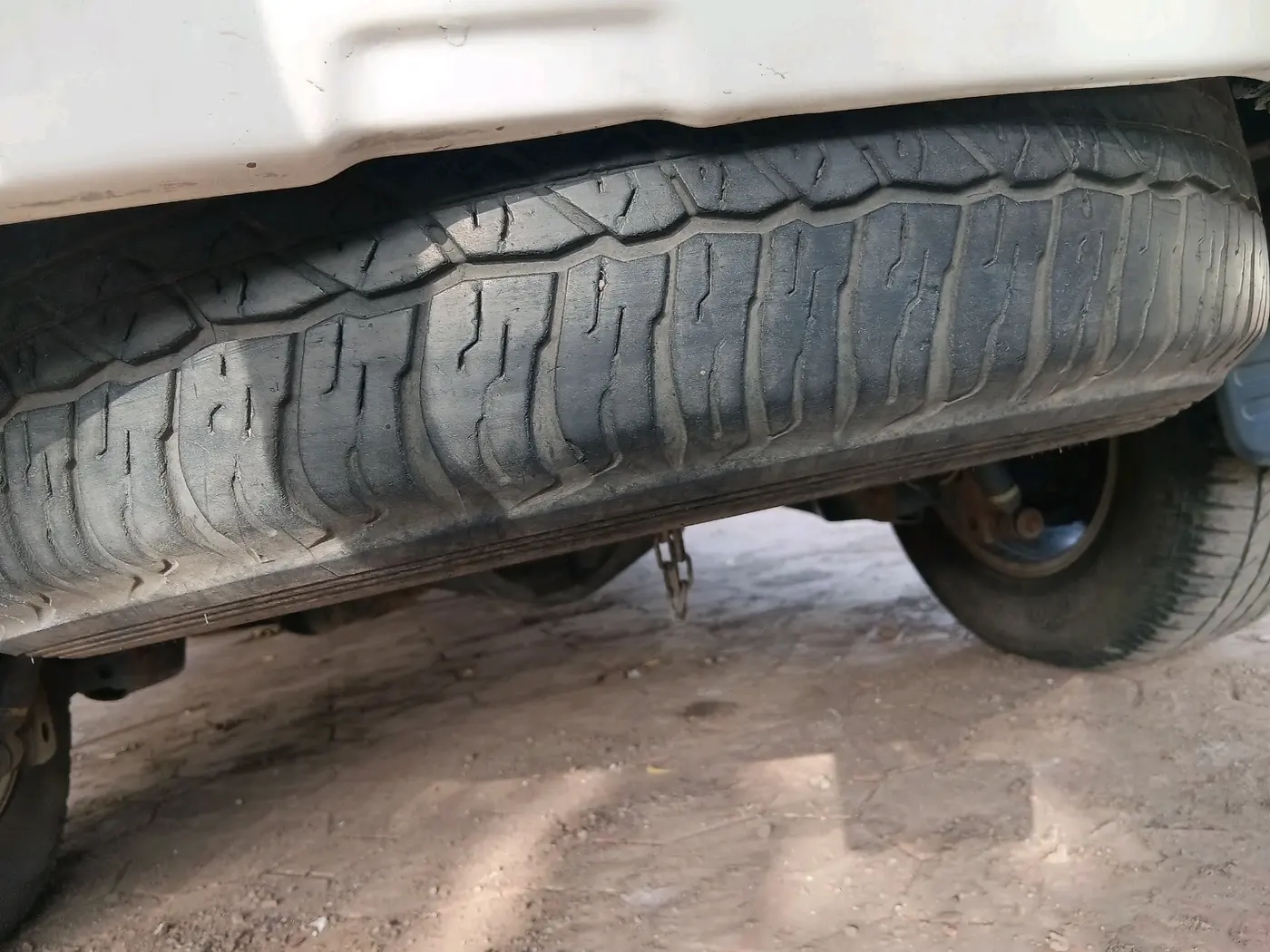 2011 Toyota Fortuner 3.0 4X4 MT, Diesel, Manual, 3,63,373 km, tyre