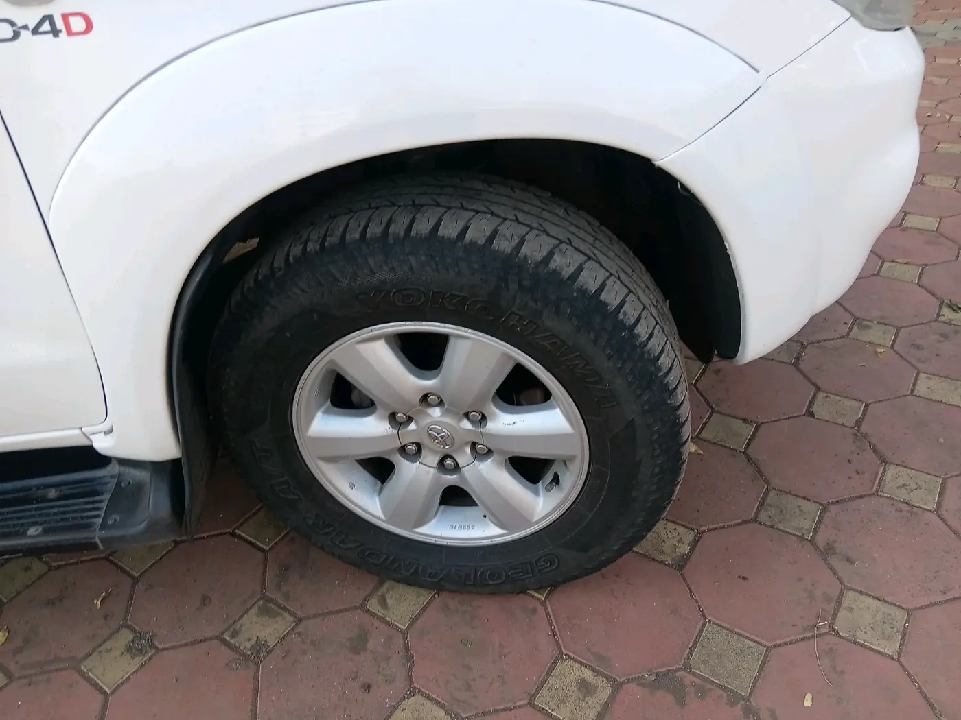 2011 Toyota Fortuner 3.0 4X4 MT, Diesel, Manual, 3,63,373 km, tyre