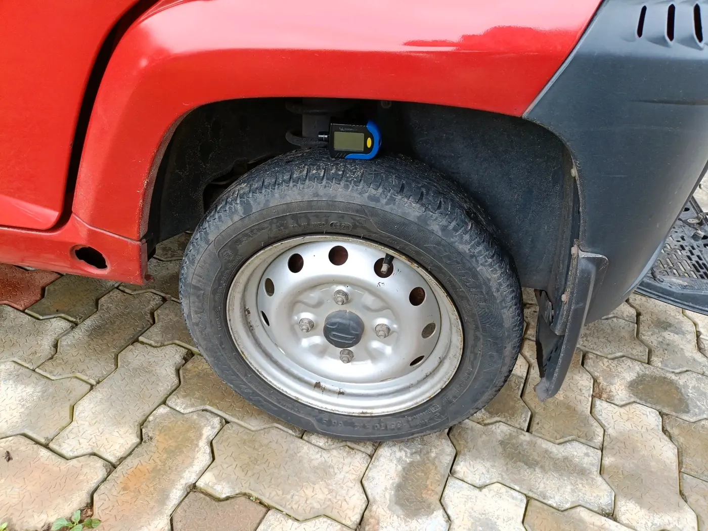 2022 BAJAJ QUTE PETROL, Petrol, Automatic, 34,966 km, tyre