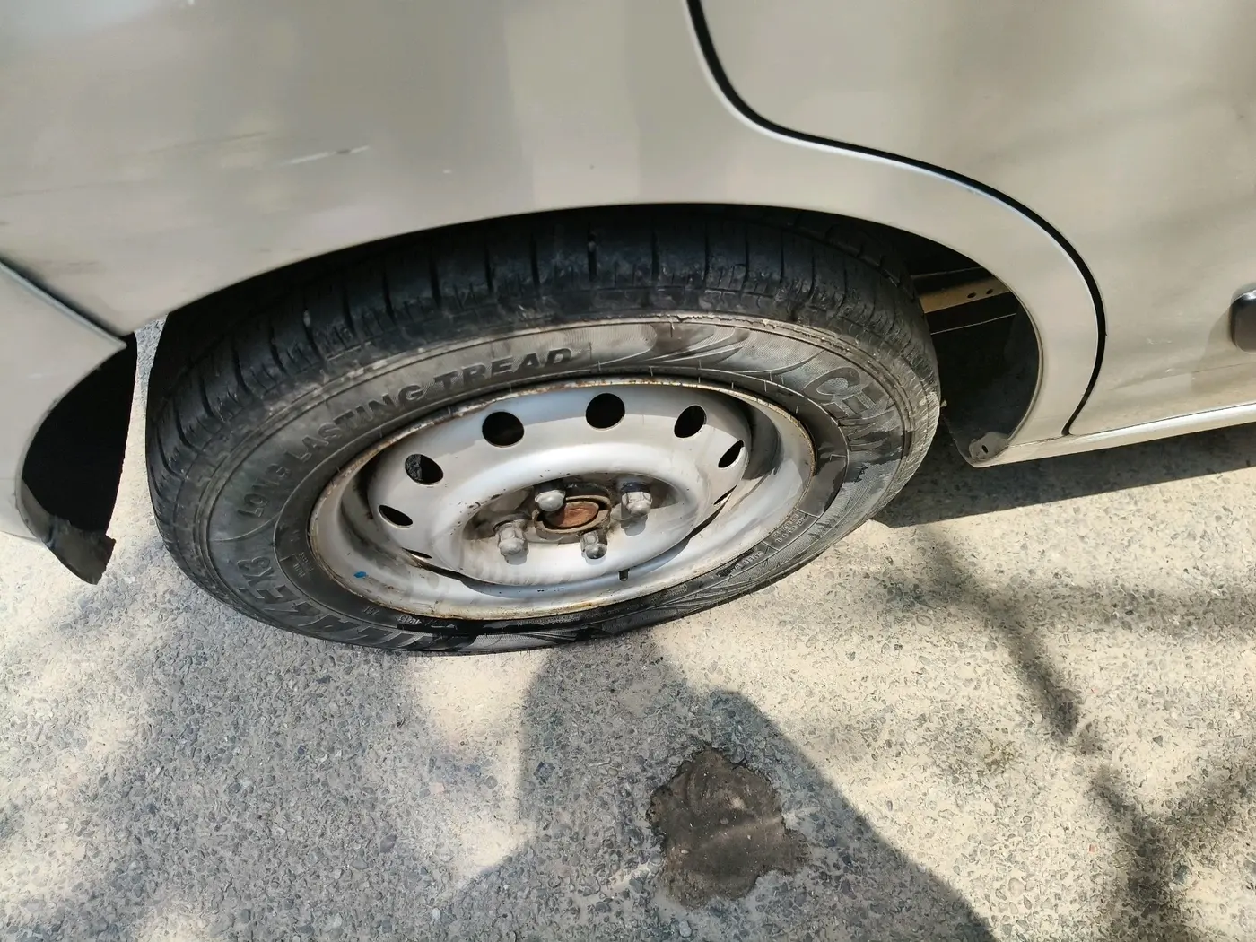 2015 Maruti Wagon R 1.0 LXI, Petrol, Manual, 1,01,857 km, tyre