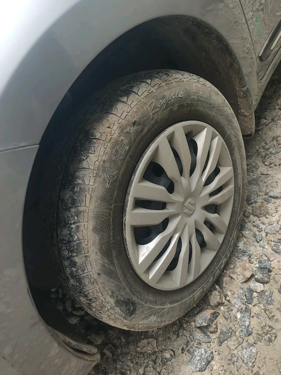 2022 Maruti Dzire VXI, Petrol, Manual, 39,604 km, tyre