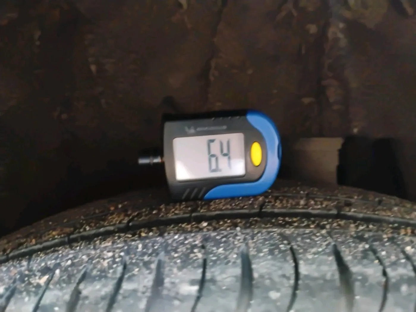 2021 Mahindra XUV700 AX 7 P AT 7 STR, Petrol, Automatic, 36,236 km, tyre