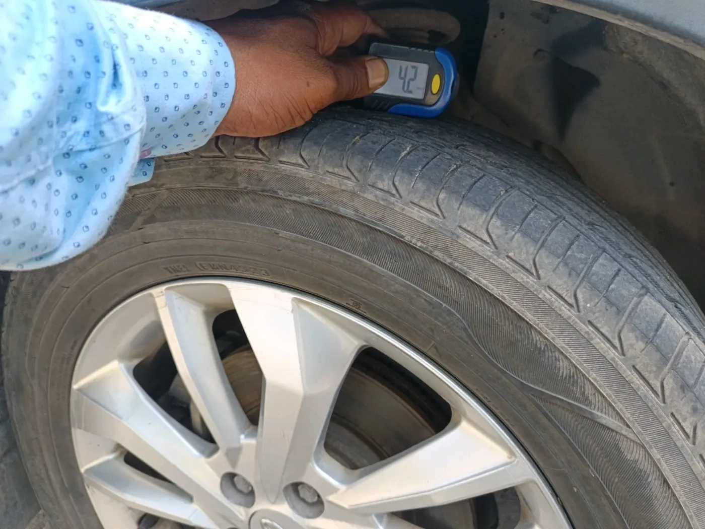 2019 Mahindra XUV300 W8 1.2 PETROL, Petrol, Manual, 1,07,253 km, tyre