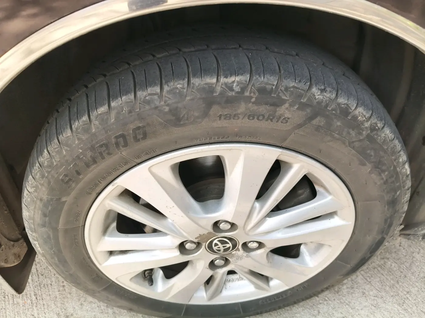 2018 Toyota YARIS VX CVT, Petrol, Automatic, 1,82,727 km, tyre