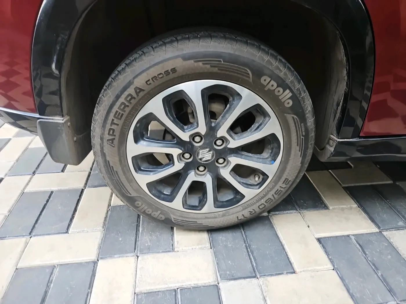2023 Maruti Grand Vitara ALPHA PLUS HYBRID ECVT DUAL TONE , Hybrid, Automatic, 29,624 km, tyre
