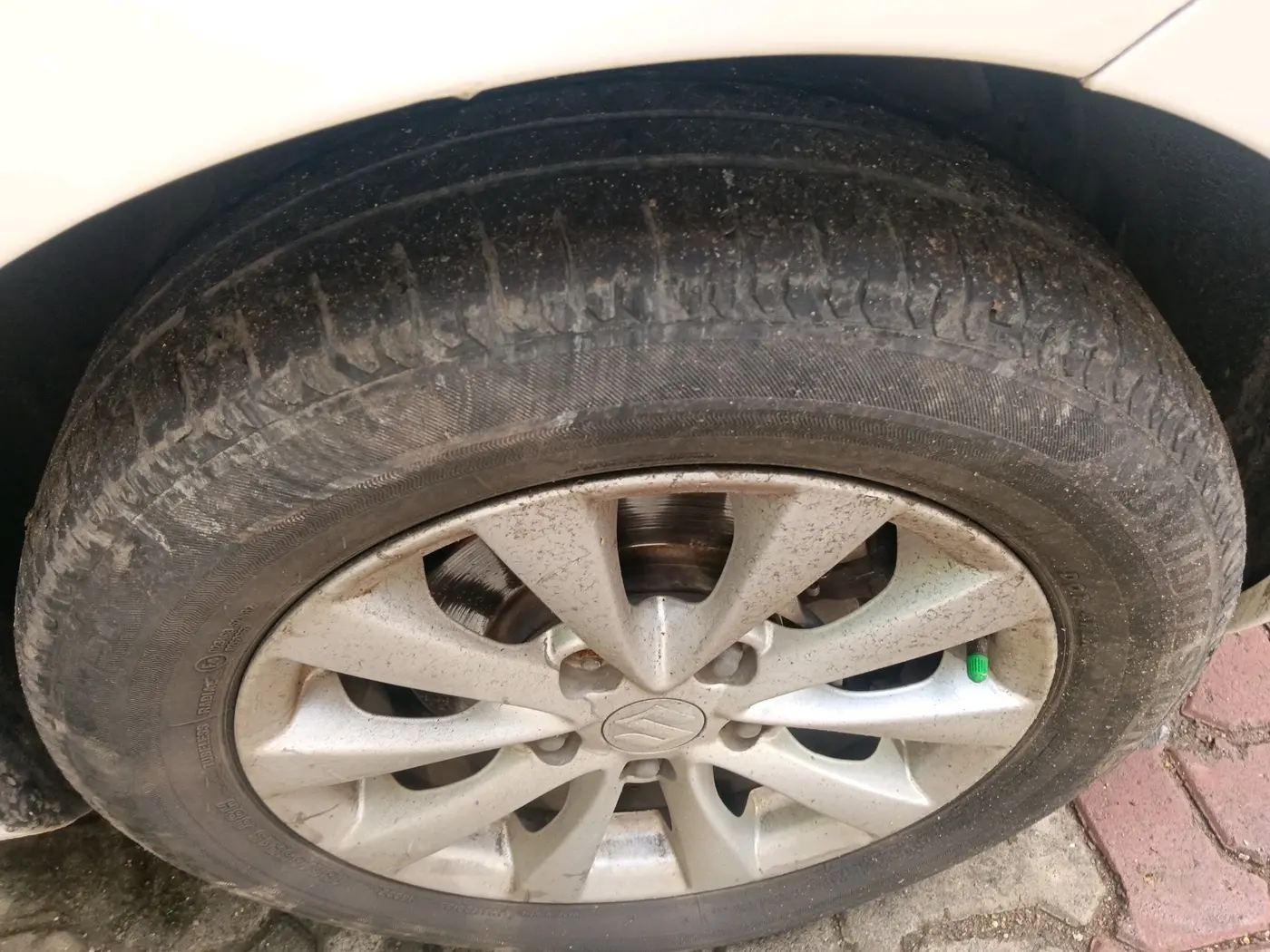 2013 Maruti Ertiga ZXI, CNG, Manual, 98,233 km, tyre