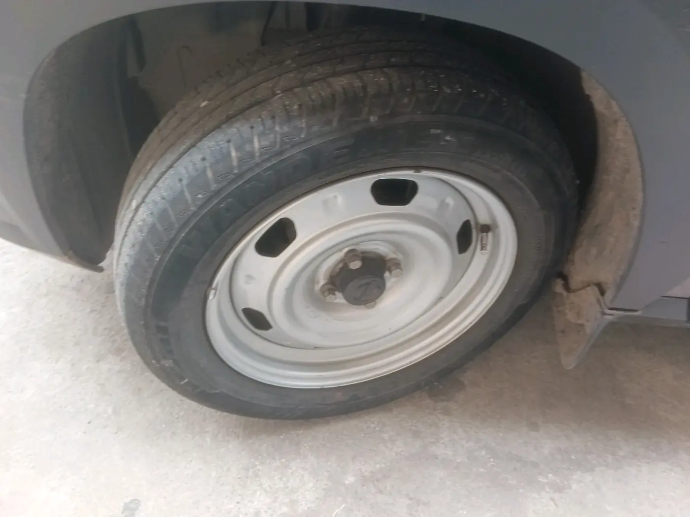 2022 Nissan MAGNITE XE, Petrol, Manual, 27,148 km, tyre