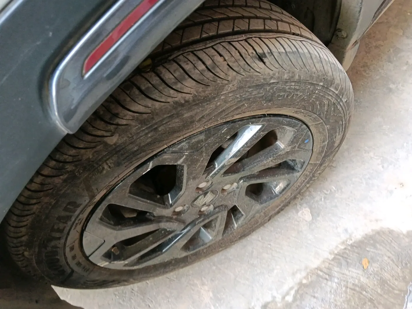 2023 Maruti FRONX DELTA PLUS 1.2L AGS, Petrol, Automatic, 20,095 km, tyre