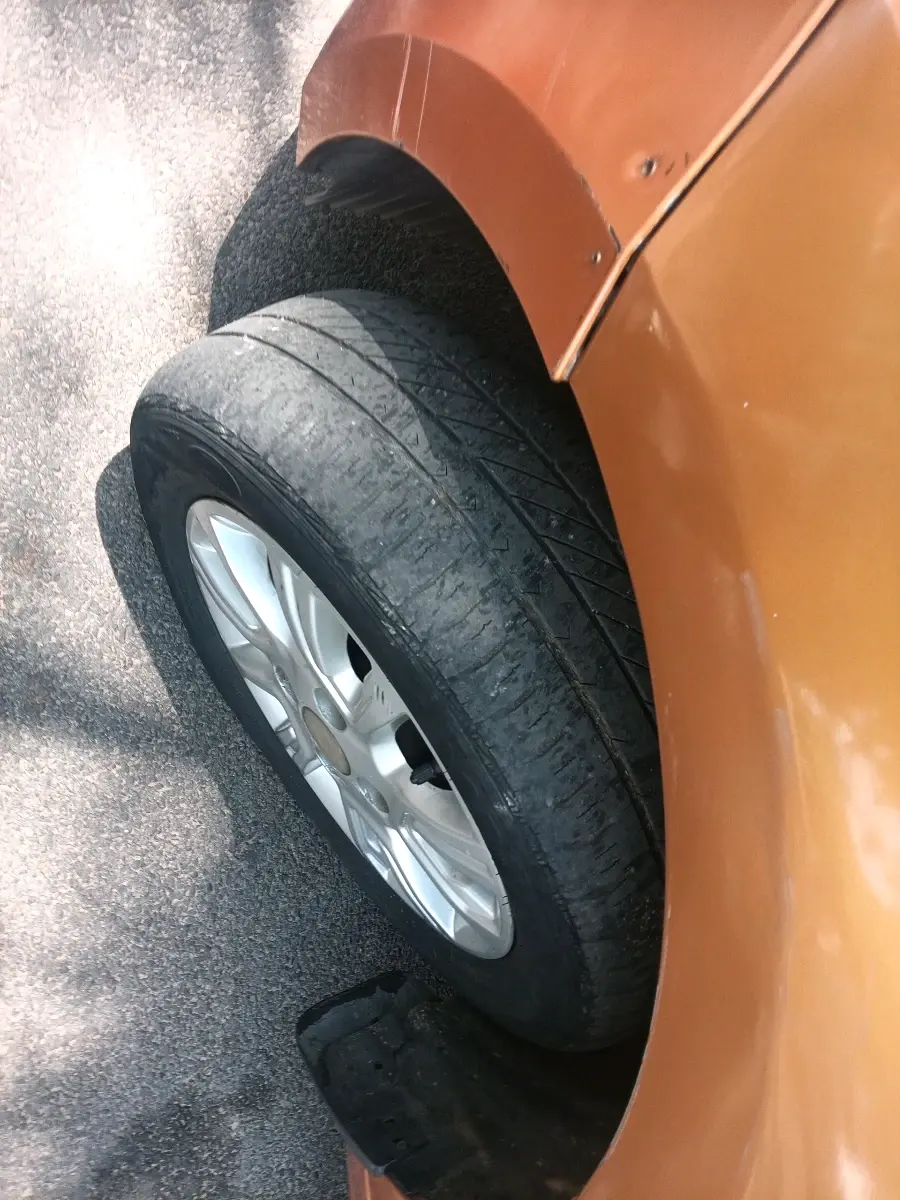 2017 Tata Tiago XZ PETROL, Petrol, Manual, 98,466 km, tyre