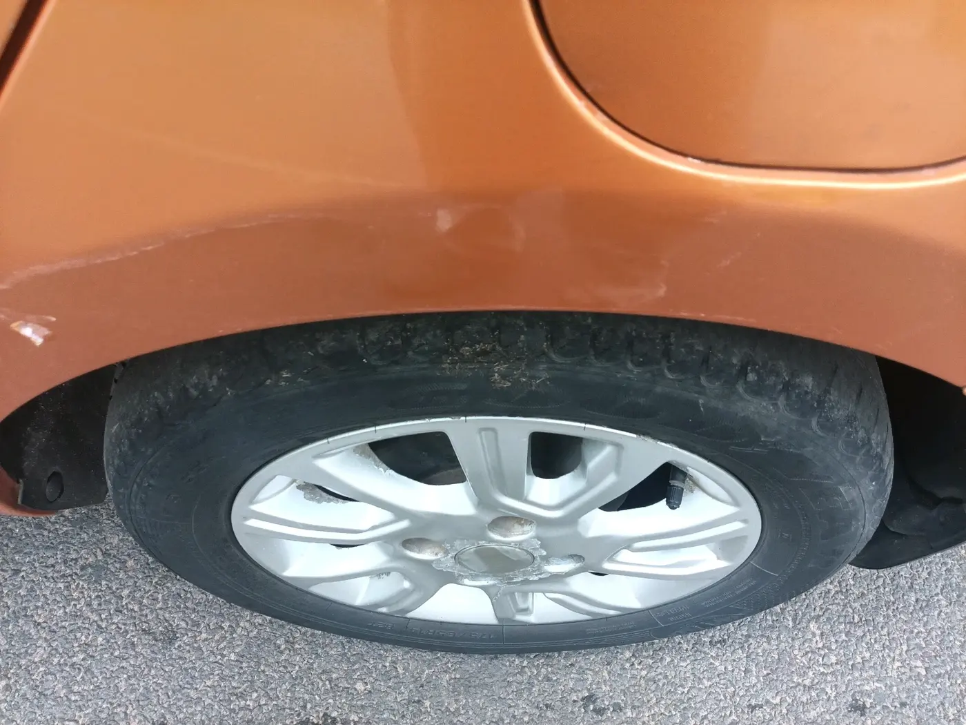 2017 Tata Tiago XZ PETROL, Petrol, Manual, 98,466 km, tyre