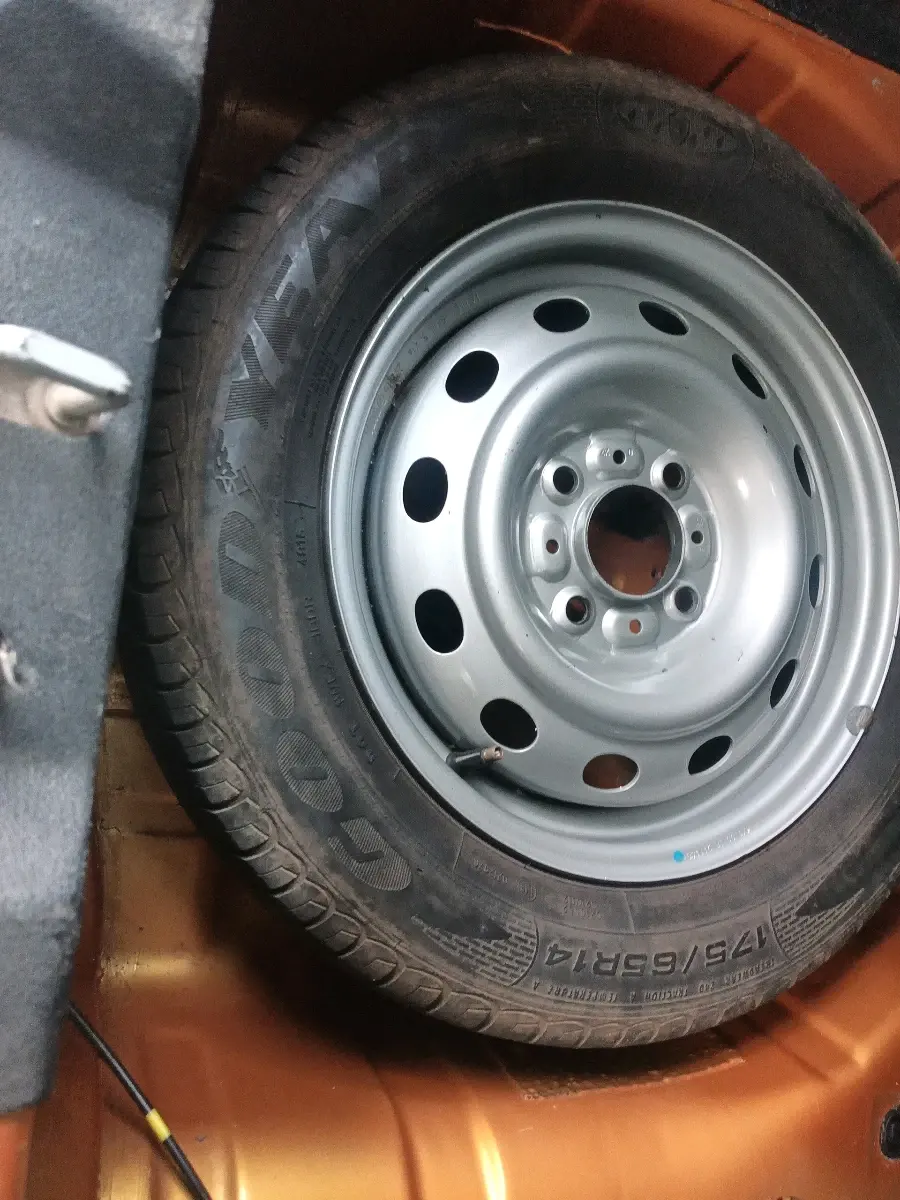 2017 Tata Tiago XZ PETROL, Petrol, Manual, 98,466 km, tyre