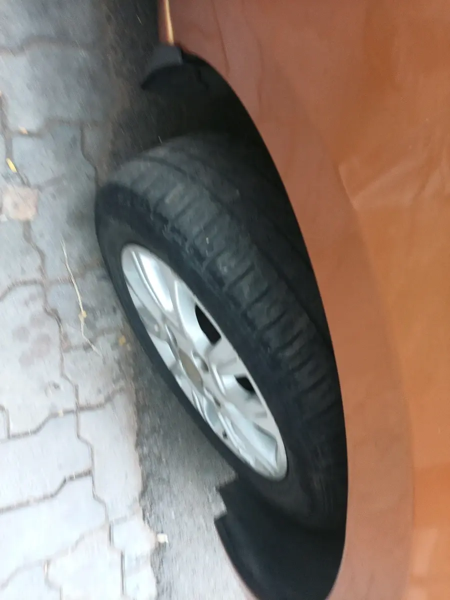 2017 Tata Tiago XZ PETROL, Petrol, Manual, 98,466 km, tyre