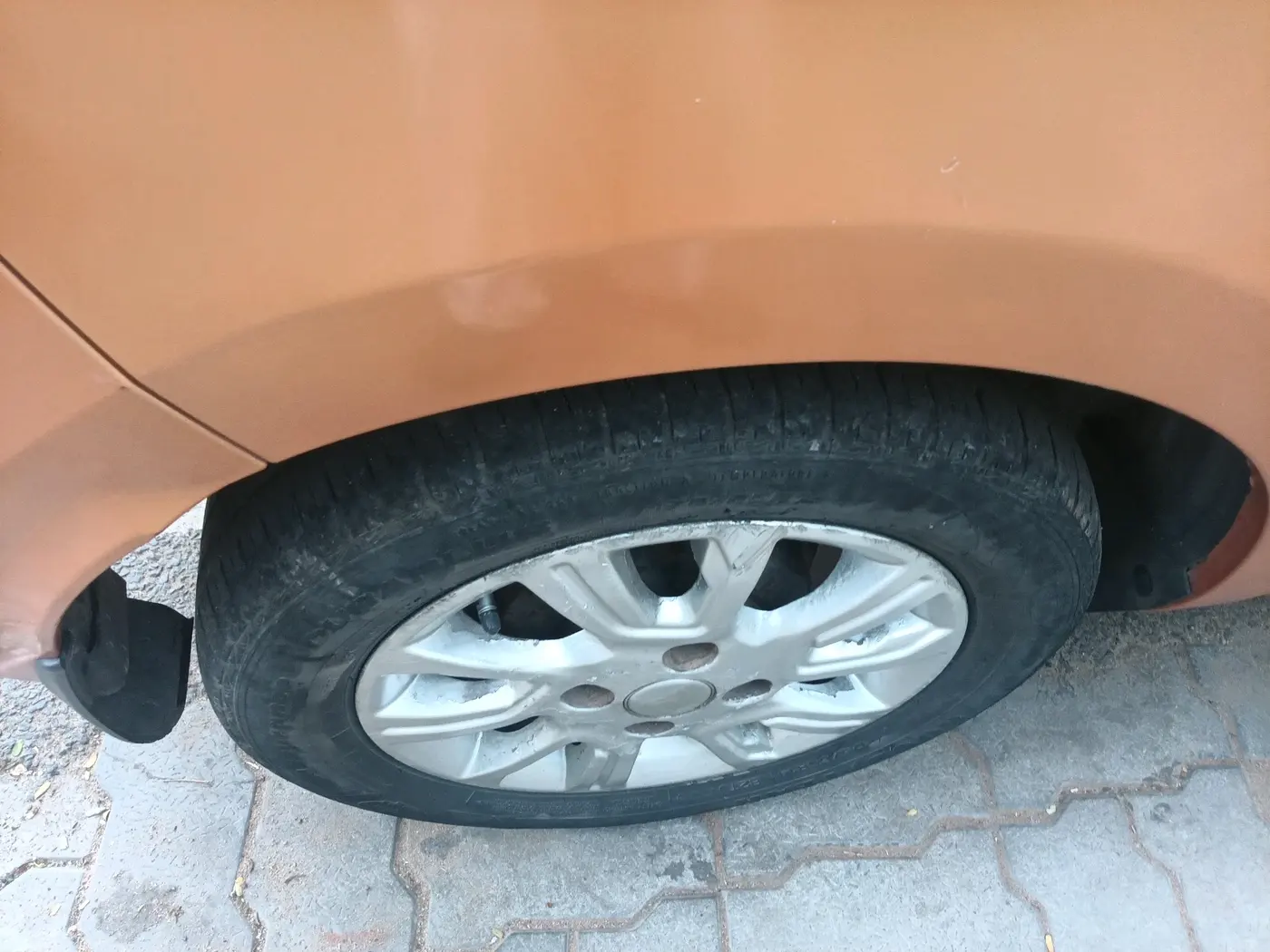 2017 Tata Tiago XZ PETROL, Petrol, Manual, 98,466 km, tyre
