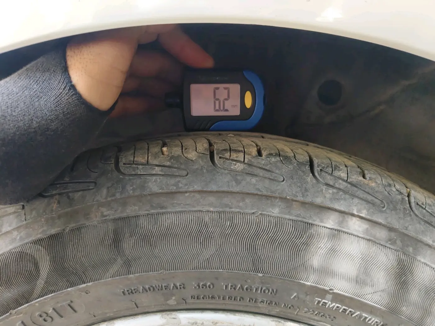 2015 Hyundai Grand i10 ASTA AT 1.2 KAPPA VTVT, CNG, Automatic, 1,24,144 km, tyre