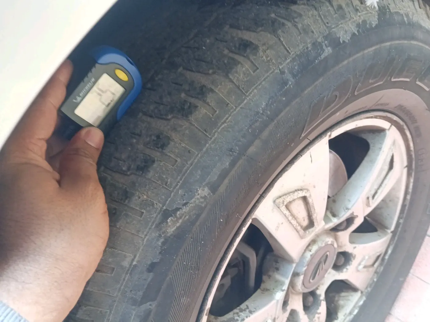 2012 Mahindra XUV500 W8, Diesel, Manual, 1,38,198 km, tyre