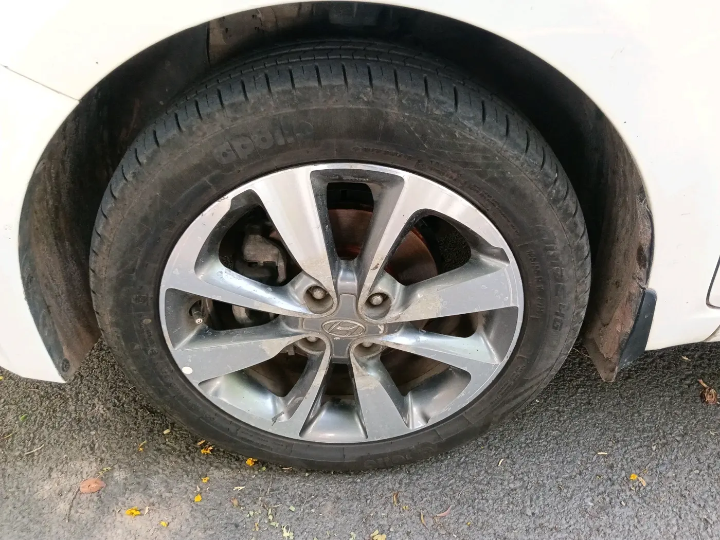 2015 Hyundai Elite i20 ASTA 1.4 CRDI, Diesel, Manual, 1,40,072 km, tyre