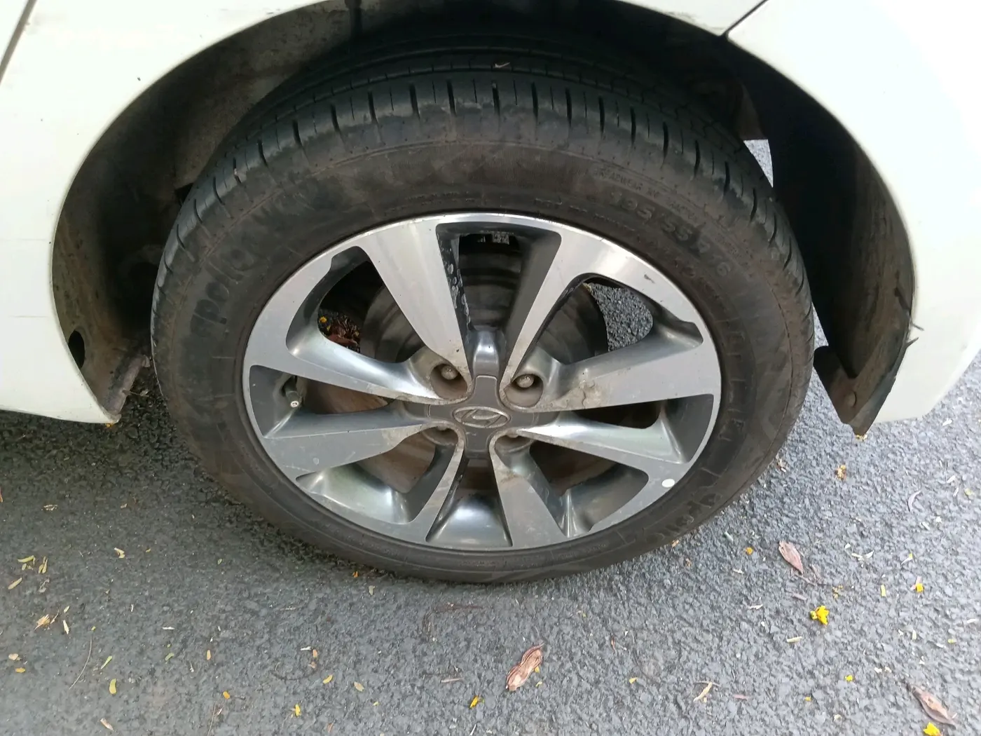 2015 Hyundai Elite i20 ASTA 1.4 CRDI, Diesel, Manual, 1,40,072 km, tyre