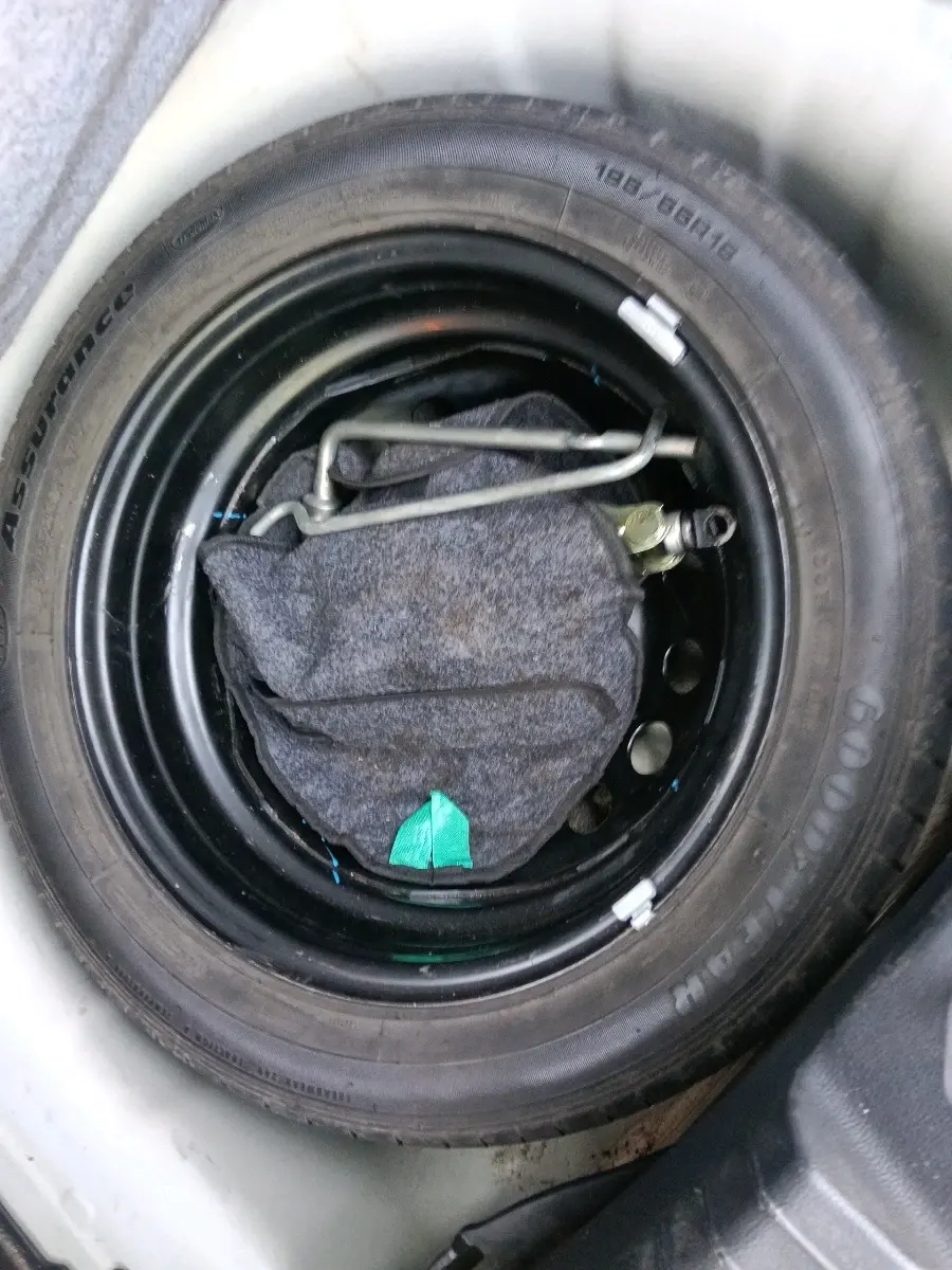 2015 Hyundai Elite i20 ASTA 1.4 CRDI, Diesel, Manual, 1,40,072 km, tyre
