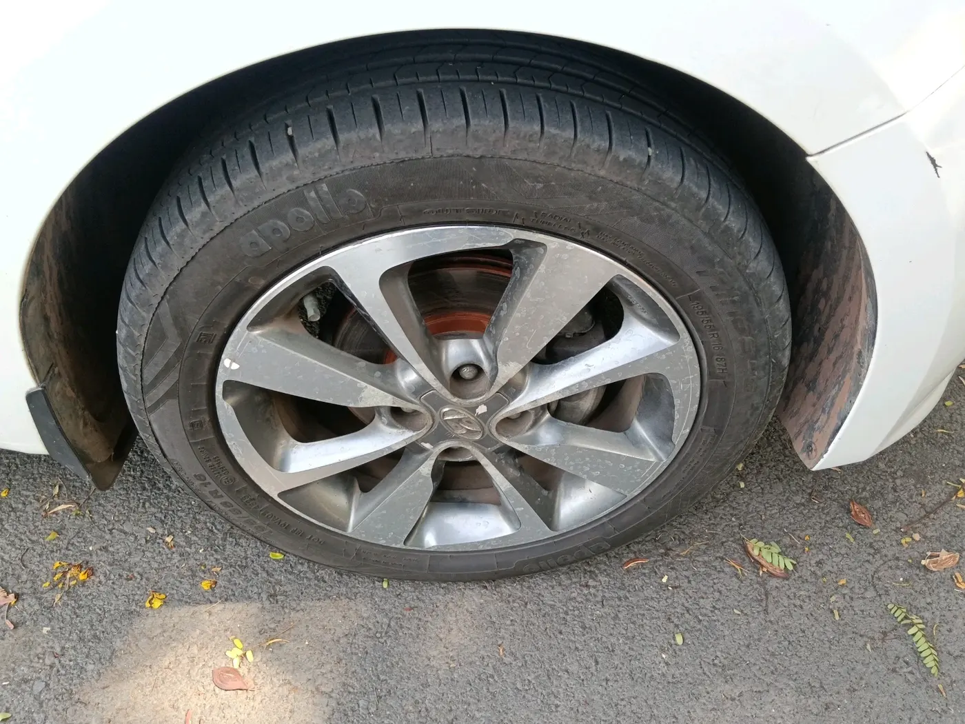 2015 Hyundai Elite i20 ASTA 1.4 CRDI, Diesel, Manual, 1,40,072 km, tyre