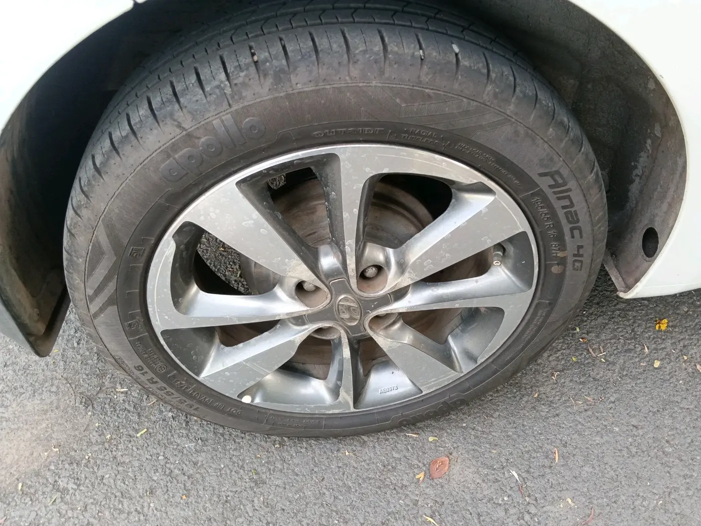 2015 Hyundai Elite i20 ASTA 1.4 CRDI, Diesel, Manual, 1,40,072 km, tyre