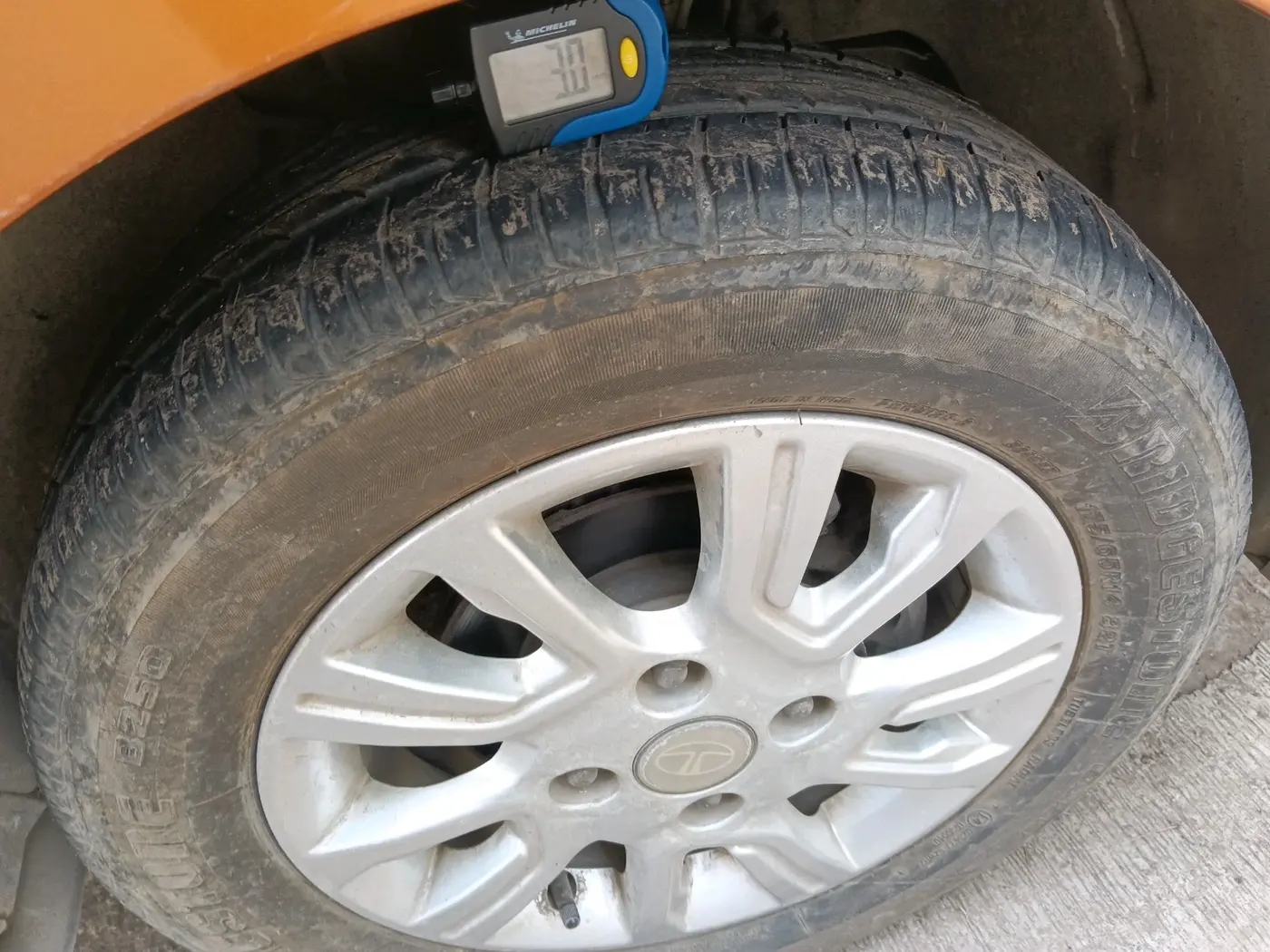 2017 Tata Tiago XZ PETROL, Petrol, Manual, 31,010 km, tyre