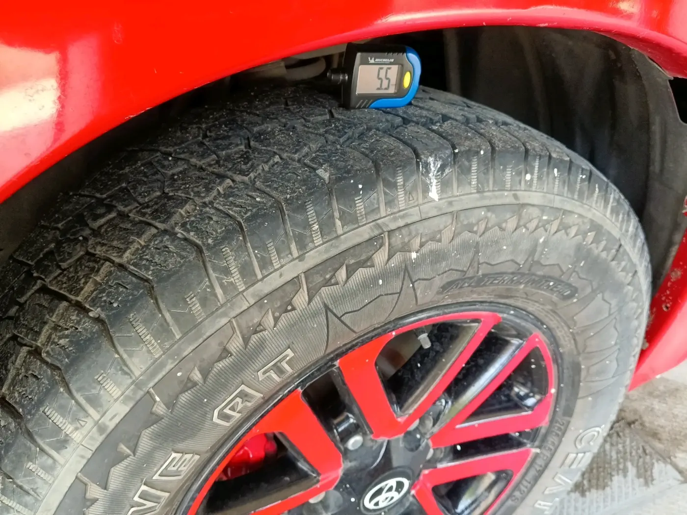 2012 Toyota Fortuner 3.0 4X2 AT, Diesel, Automatic, 1,65,590 km, tyre